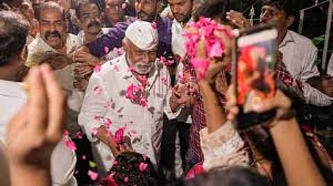 The dad who shook the Mumbai underworld has been released from prison.