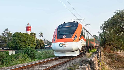 Stone pelting at Vande Bharat train police investigation started