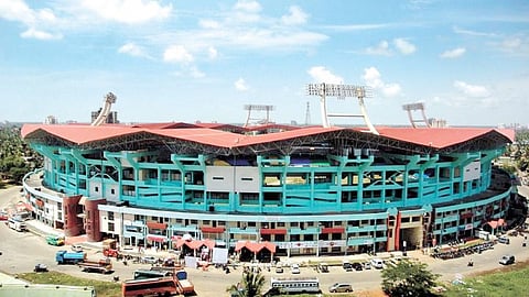 സ്റ്റേഡിയത്തിന്റെ നിറം മാറ്റി; 66 ലക്ഷം വെള്ളത്തിലായി! Kochi stadium color change warranty lapse