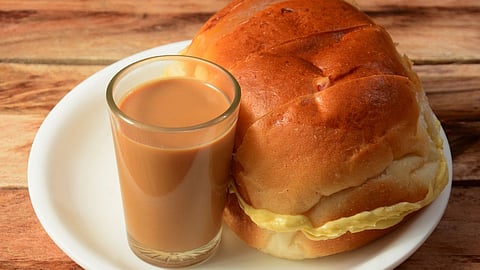 viral bun maska and irani tea