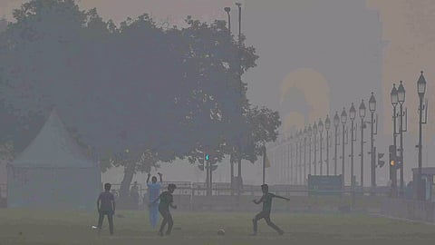 Delhi AQI remains very poor amid dense fog over 150 flights cancelled