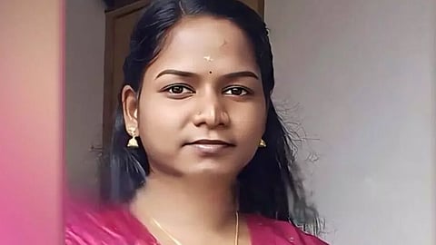 Fiancé dies in bike accident; Unable to bear the grief, woman commits suicide