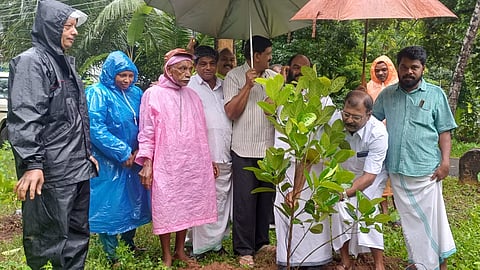 world-environment-day-100-fruit-saplings-edakkunnu-west-nagar-residents-association