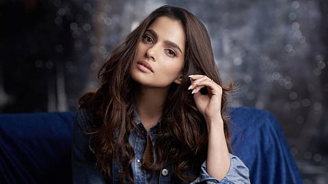 bolywood actress says he felt uncomfortable after co actor kept kissed on her