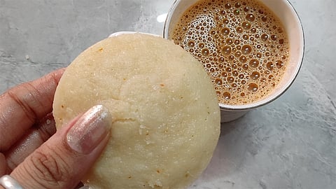 Shashi Tharoor provoked by idli tea combo