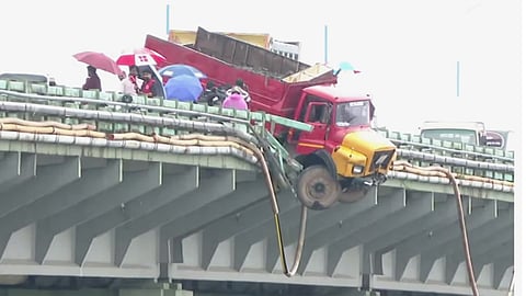 lorry-hangs-off-thevara-bridge-after-crash-driver-jumps-to-safety