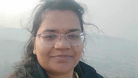 Jumped from sixth floor with her baby; baby survived, mother died