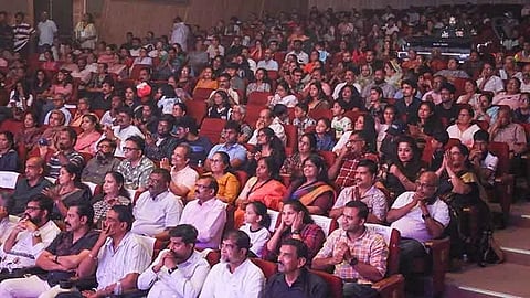 String beats in a packed audience
