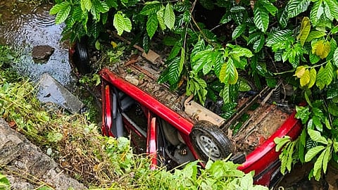 4 hurt in Kuttampuzha car accident
