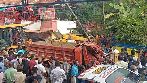 Tipper lorry involved in accident