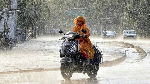 Heavy rain expected; Orange alert in four districts on Sunday