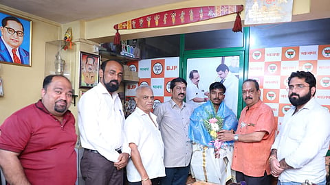The Vasai unit of the BJP is honoring Babith Vaiju, who rescued a girl trapped in a building