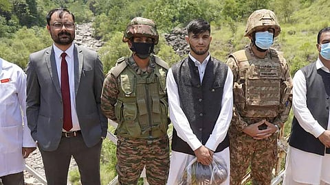 Pak youth crosses LoC for love, sent back by Indian Army