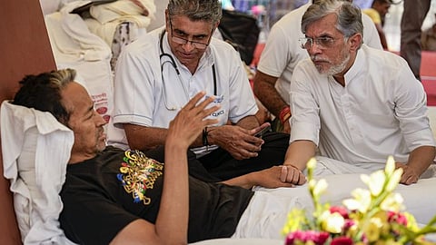 congress leader pavan khera visists cjp protest site; meets soanam wangchuk and extends support