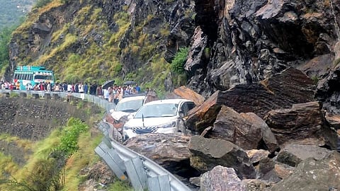 Rocks seen fallen onto vehicles in Jammu and Kashmir