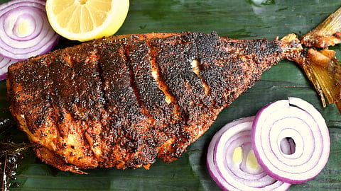 no salt for frying fish; Owner slashes and injures cook in Angamaly