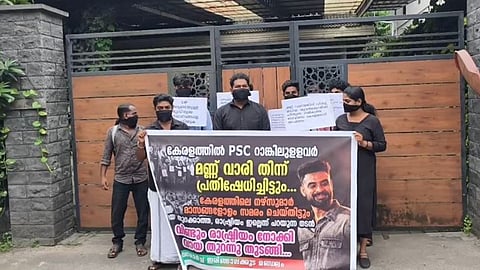 yuva morcha protest against tovino thomas