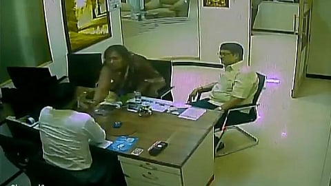Visuals of Kayalvizhi Azhagiri assaulting the SBI branch manager (File photo)