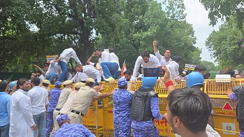 BJP workers protesting at the AAP's Delhi headquarters.