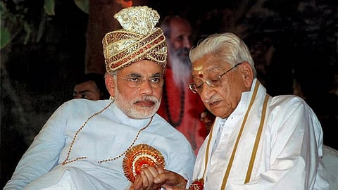 Ashok Singhal with Narendra Modi