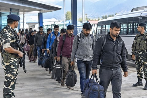 150 Bangladeshis deported from Kashmir