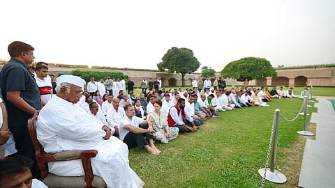 Sit-in protest held by opposition leaders at Rajghat (File photo)