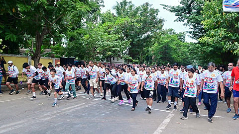 The Mira Road Housing Society organized a marathon.