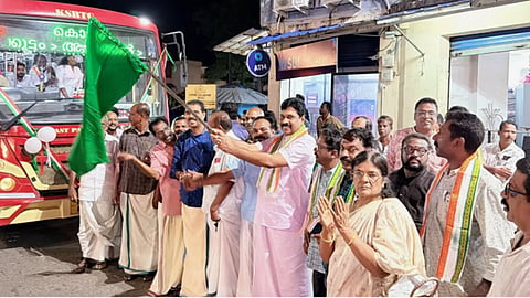 Ramya Haridas did not arrive; Bindu Krishna's husband flagged off the KSRTC bus, sparking a controversy