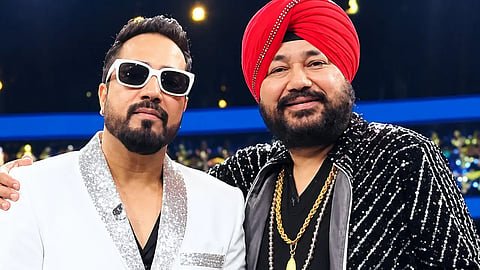 Mika Singh supports Daler Mehndi