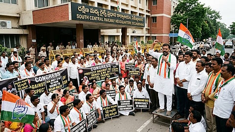 T'gana Cong stages dharna outside SCR office against 'denial' of Spl trains to attend Delhi rally