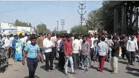 Wheat farmers stage chakka jam
