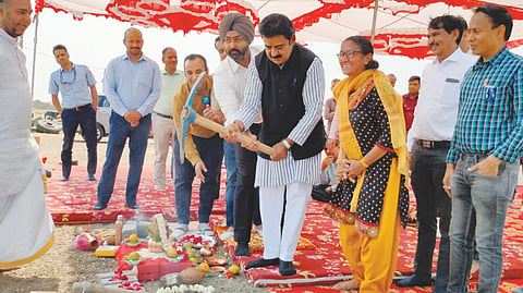 Lalwani lays
foundation stone