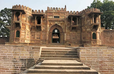 Residents, experts lament shrinking
architectural legacy of Patna