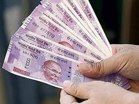 First day of Rs 2,000 note exchange: Small queues seen at some branches