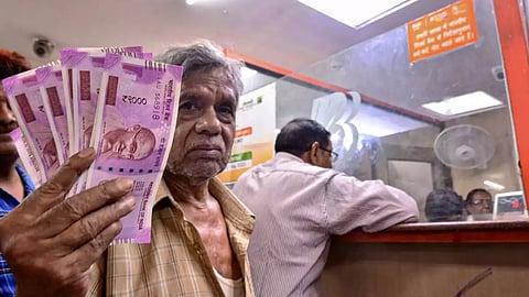 Fuel, jewellery, grocery top 3 preferred items for people offloading Rs 2,000 notes