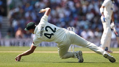 Chants of 'cheat cheat cheat' after Green's contentious catch to dismiss Gill