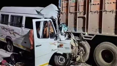 Mini bus accident on Samruddhi Expressway in Chhatrapati Sambhajinagar district of Maharashtra