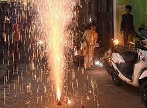 Bombay High Court Limits Diwali Firecracker Bursting Time to 2 Hours: 8 pm to 10 pm