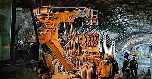 Rescue Operation: Fresh Attempt to Save Trapped Workers in Uttarkashi Tunnel with New Drilling Machine
