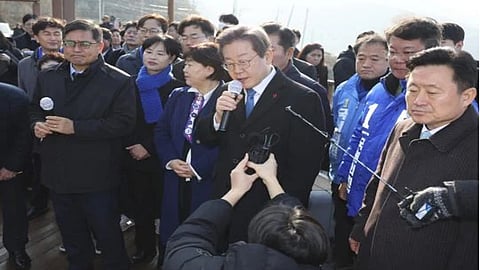 South Korean opposition leader Lee Jae-myung in the middle of the crowd