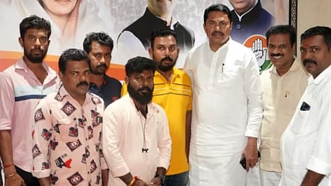MPCC President Nana Patole with the Malayalees who have been scammed