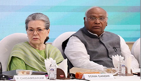 Soniya Gandhi (L), Kharge (R)
