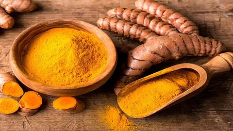 Turmeric (contain curcumin as the main ingredient)