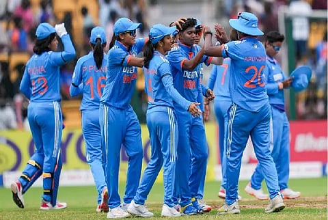 India restrict SA to 215/8 despite Laura Wolvaardt's solid fifty