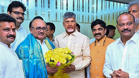 With BJP falling short of majority, Nitish and Naidu to play kingmakers