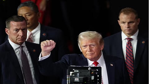 Former US President Donald Trump (centre)