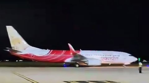 Bomb threat to airlines