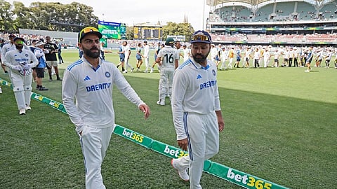 Virat Kohli (L), Rohit Sharma (R)