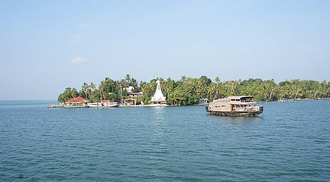 Ashtamudi lake
