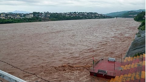 India alerts Pak about flood